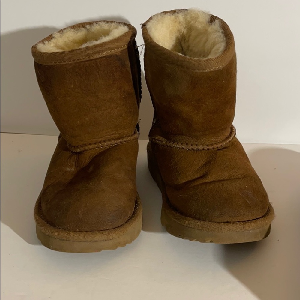 UGG | toddler boots | classic size 8